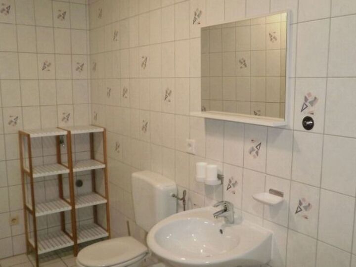 Exclusive 3-Bed Apartment in Schwaz, Sleeps 5, 1334