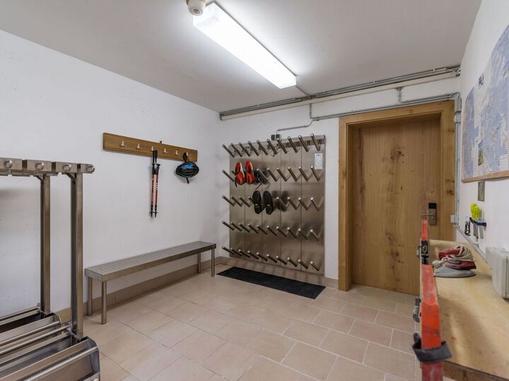 1-Bed Apartment in Innsbruck-Land, Sleeps 3, 1146