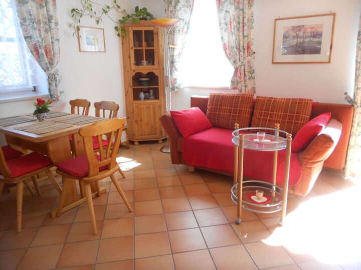 Tranquil 2-Bed House in Hartberg-Furstenfeld, Sleeps 4, 1123, Bad Waltersdorf, Austria