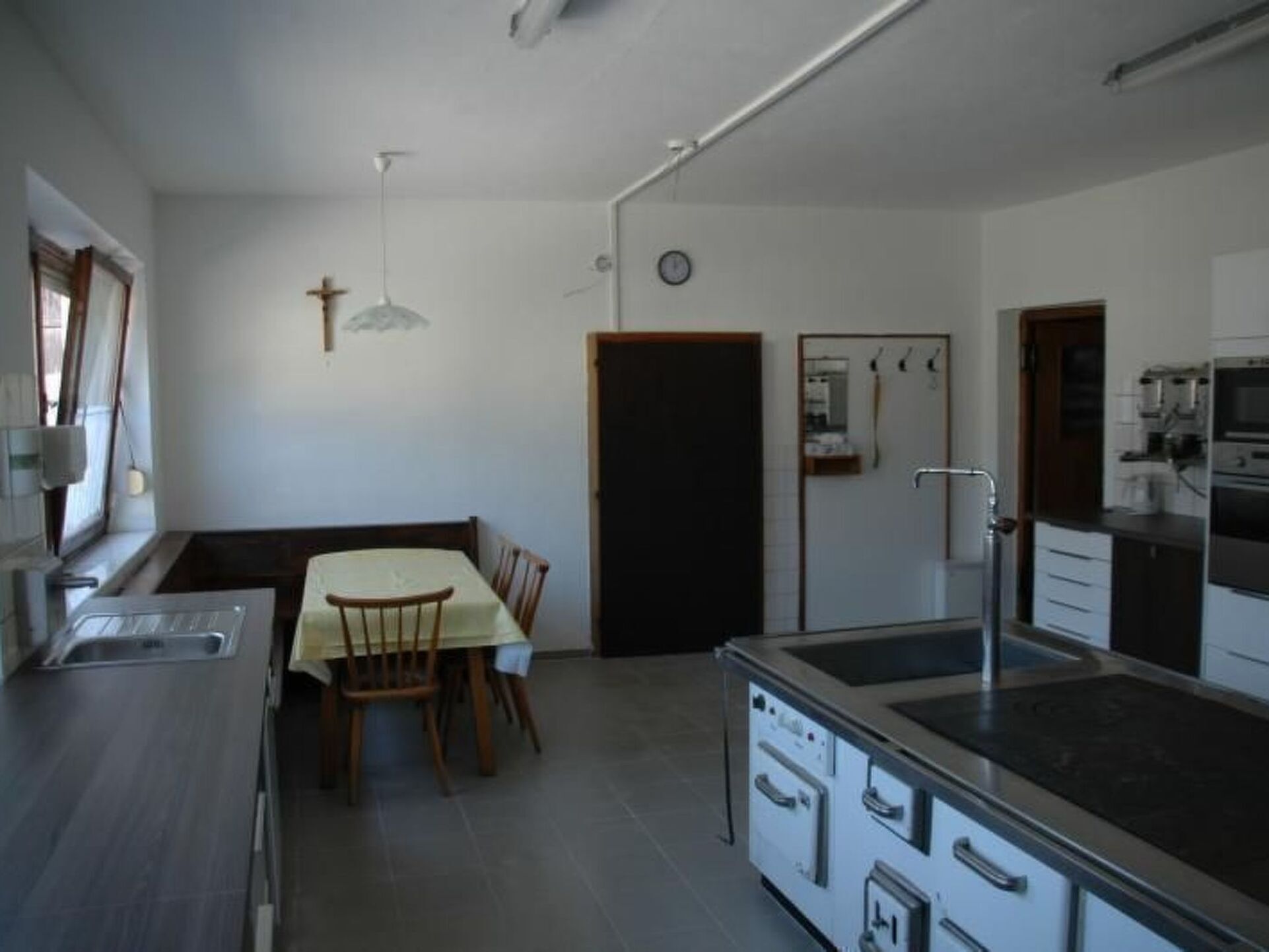 Sumptuous 16-Bed House in Reutte, Sleeps 39, 1157