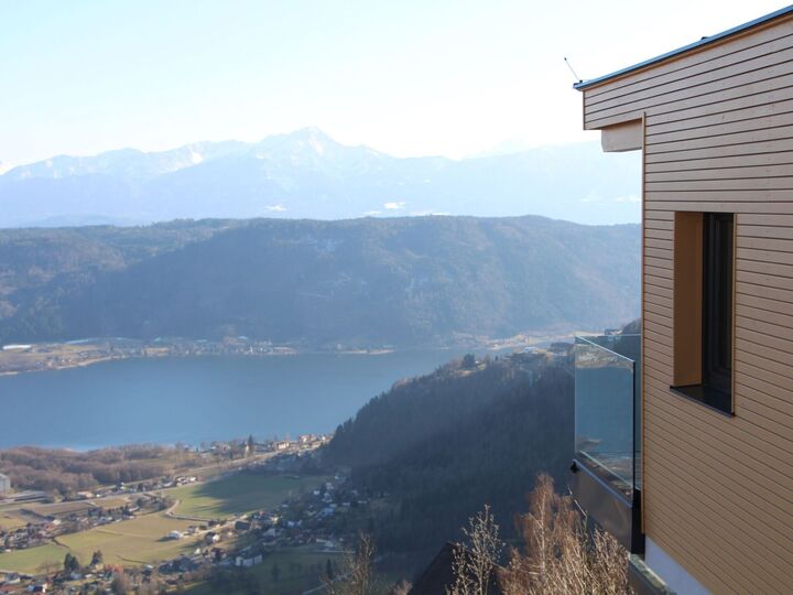 Stylish 4-Bed Apartment in Feldkirchen, Sleeps 8, 1082