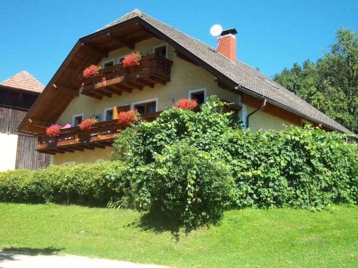 Tranquil 2-Bed Apartment in Volkermarkt, Sleeps 7, 1088, Hinterlibitsch, Austria