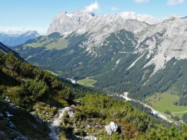 Beautiful 1-Bed Apartment in Innsbruck-Land, Sleeps 3, 1341