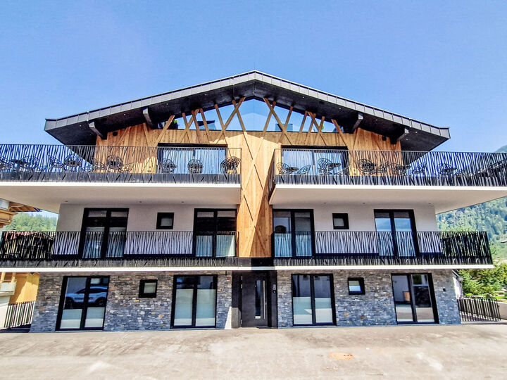 Charming 8-Bed House in Schwaz, Sleeps 20, 1104, Aschau im Zillertal, Austria