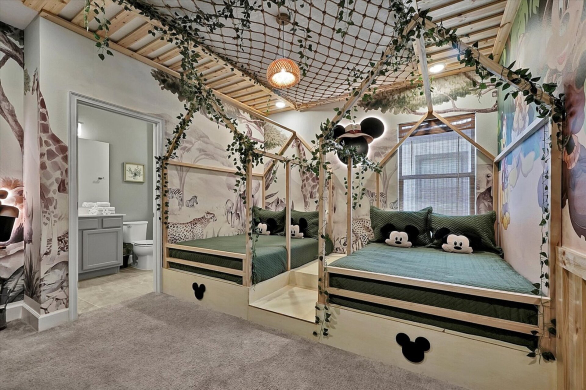 The Ultimate 15 Bedroom Mansion on Orange County, Orlando Mansion 6675