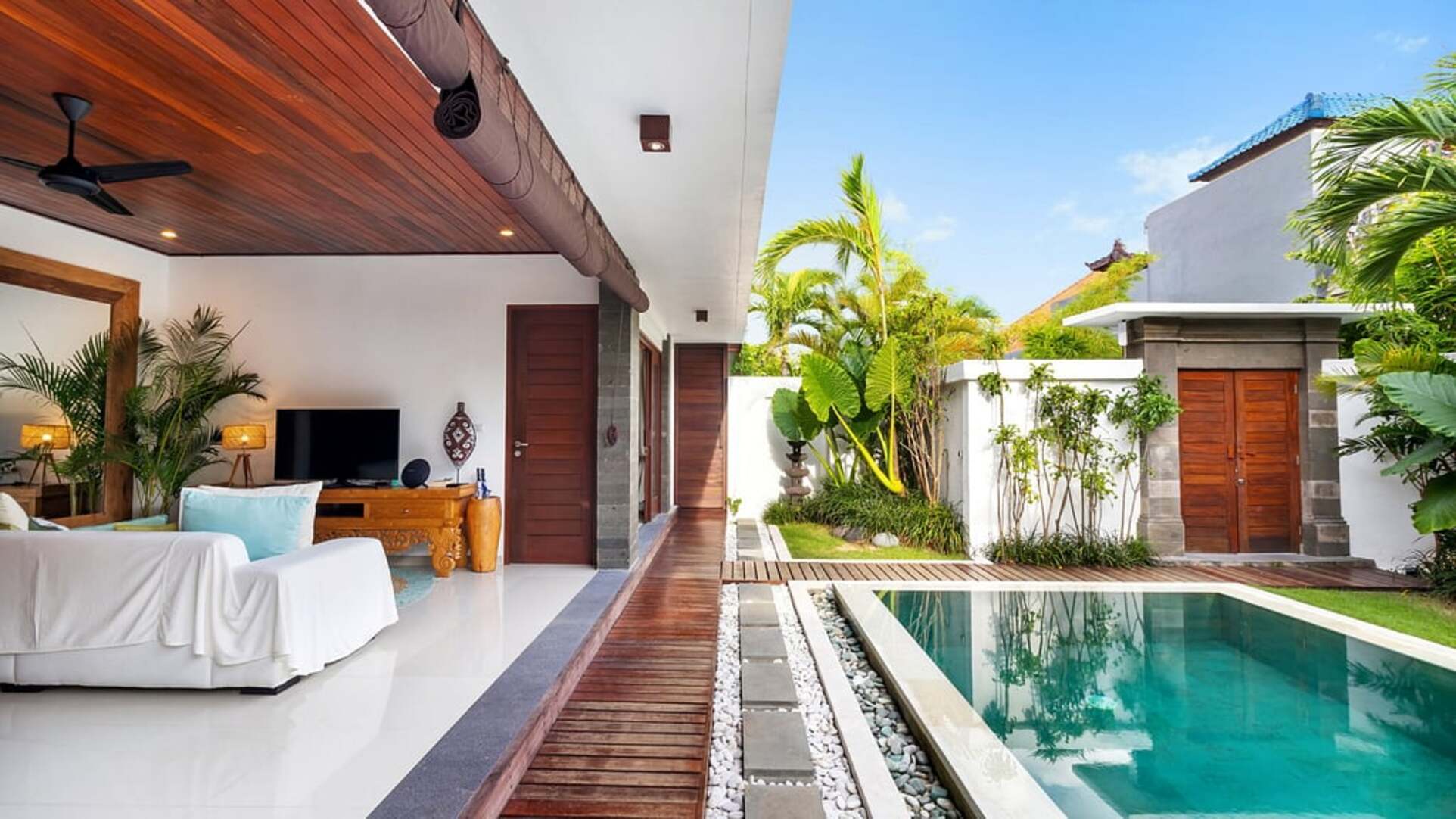 5 Star Minggu Villas – Tropical Group Escape