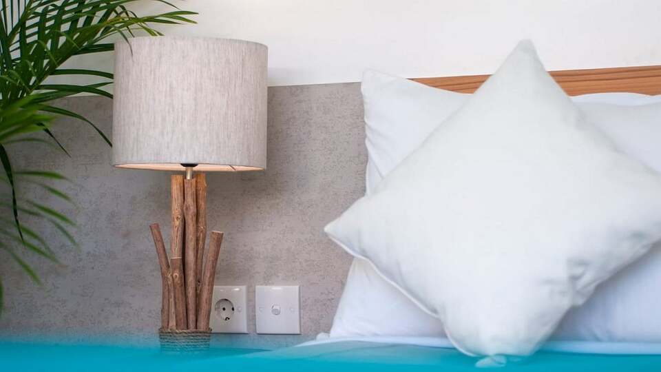 5 Star Minggu Villas – Tropical Group Escape