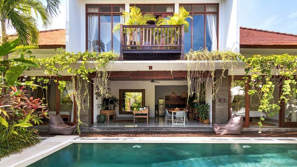 5 Star Minggu Villas – Tropical Group Escape