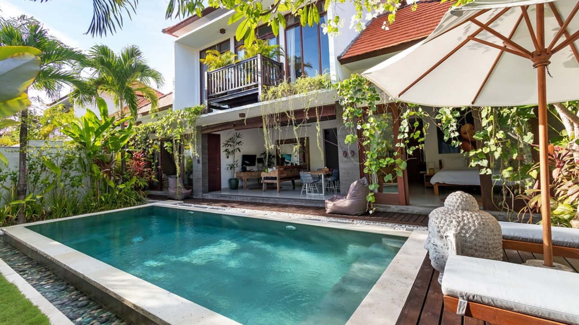 5 Star Minggu Villas – Tropical Group Escape