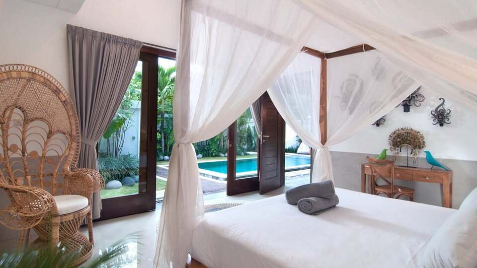 5 Star Minggu Villas – Tropical Group Escape