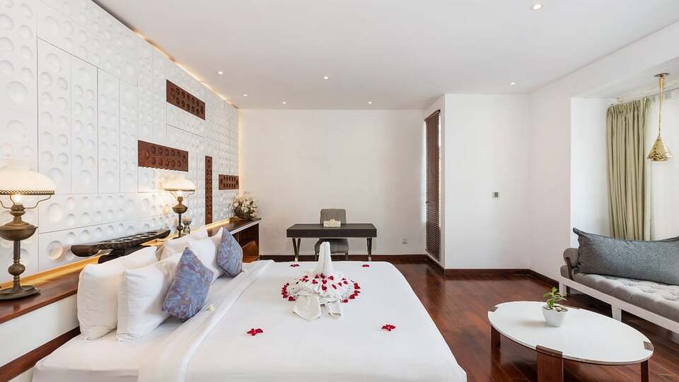 5 Star The Chand’s One – Romantic Beachfront Haven