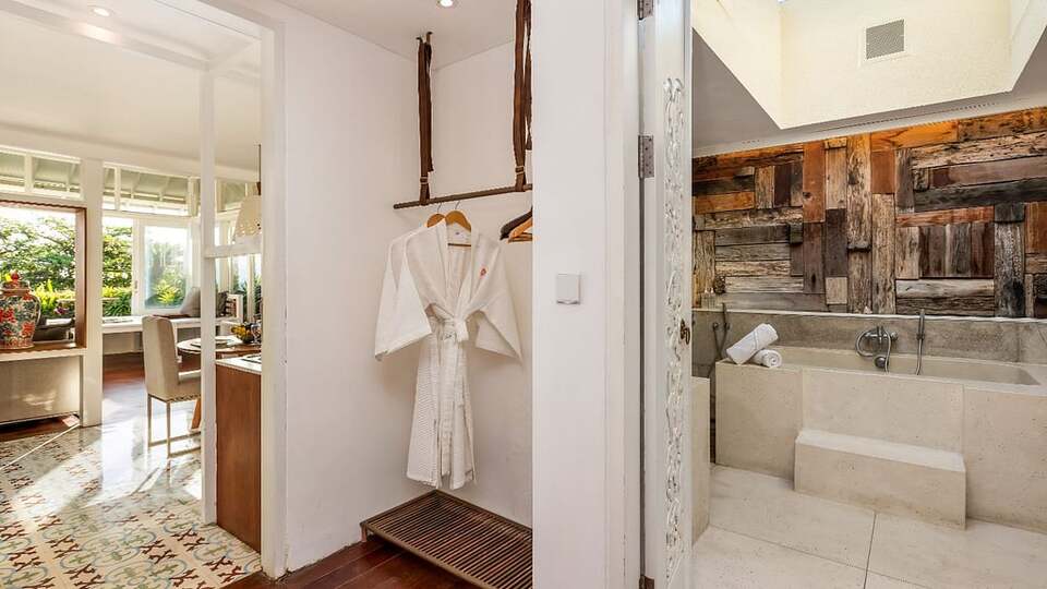 5 Star The Chand’s One – Romantic Beachfront Haven
