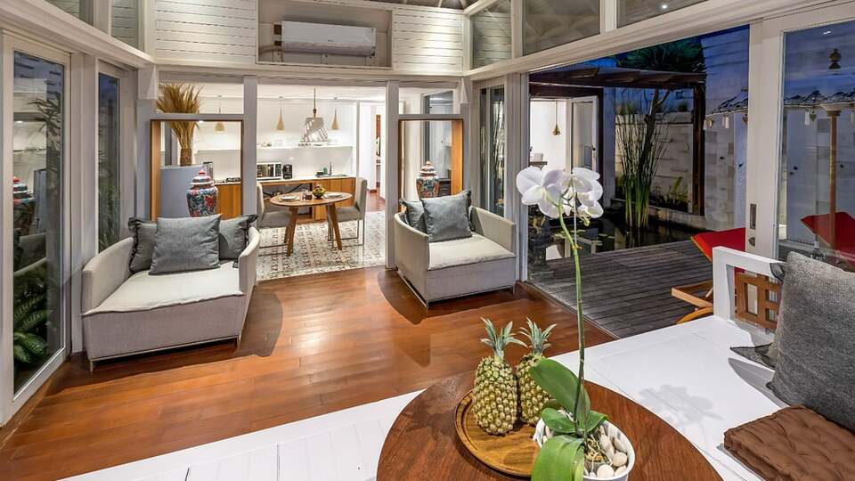 5 Star The Chand’s One – Sunset Beachfront Retreat
