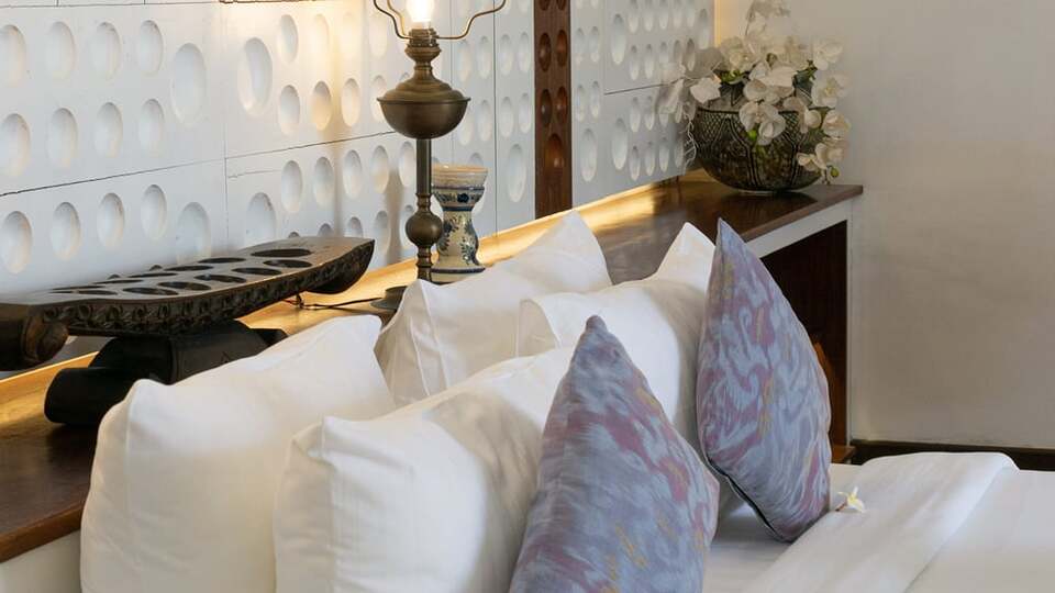5 Star The Chand’s One – Sunset Beachfront Retreat