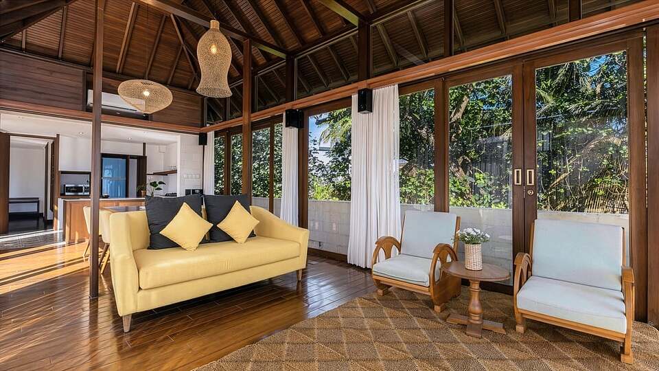 5 Star The Chand’s Two – Beachfront Serenity Escape