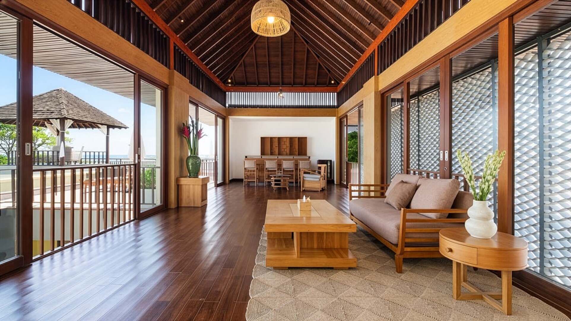 5 Star The Chand’s Three – Elevated Beachfront Escape