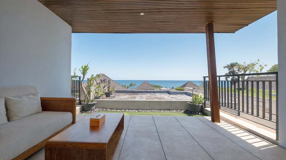 5 Star The Chand’s Three – Elevated Beachfront Escape