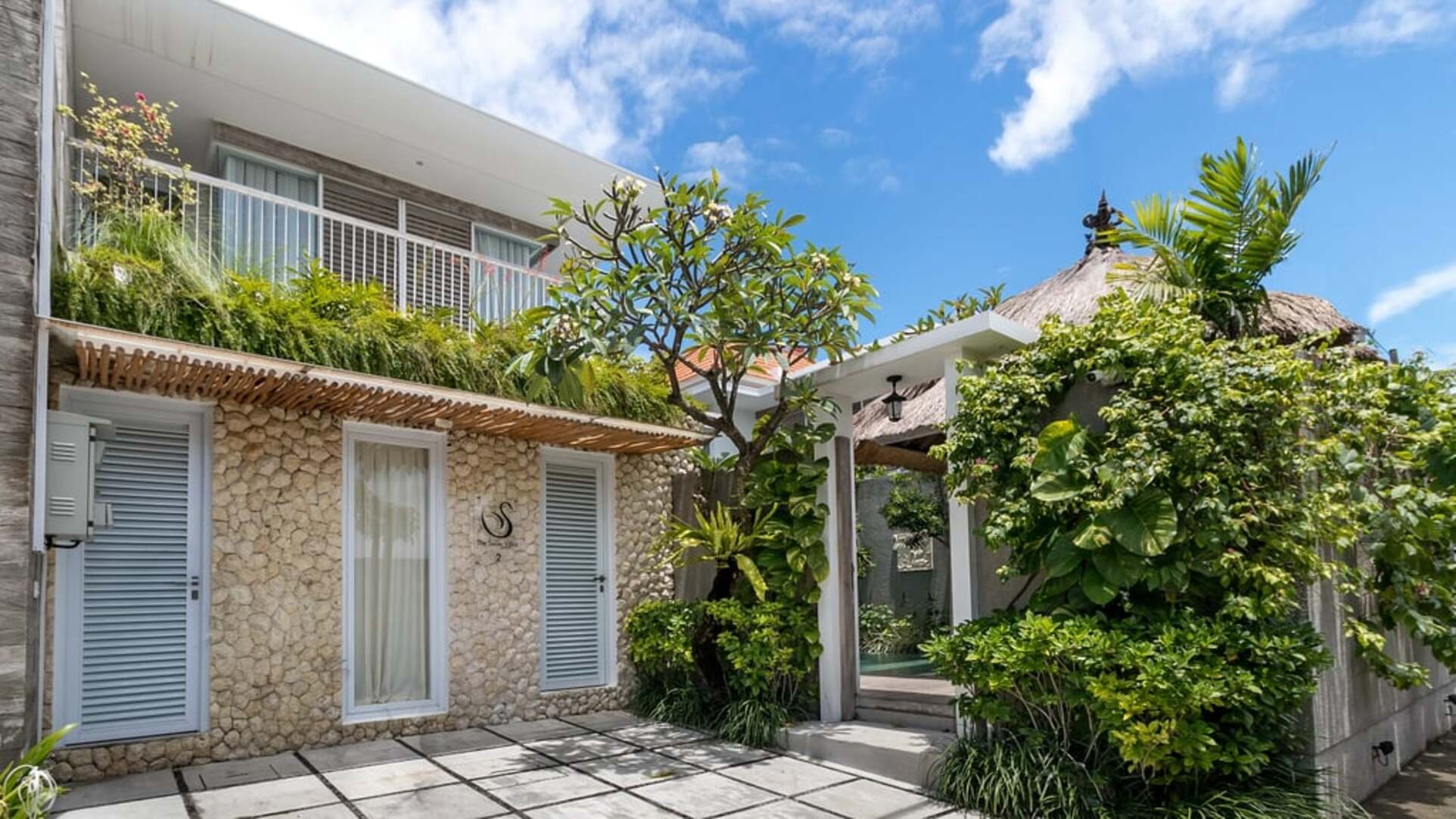 5 Star Swan Villa 1 – Tropical Seminyak Escape