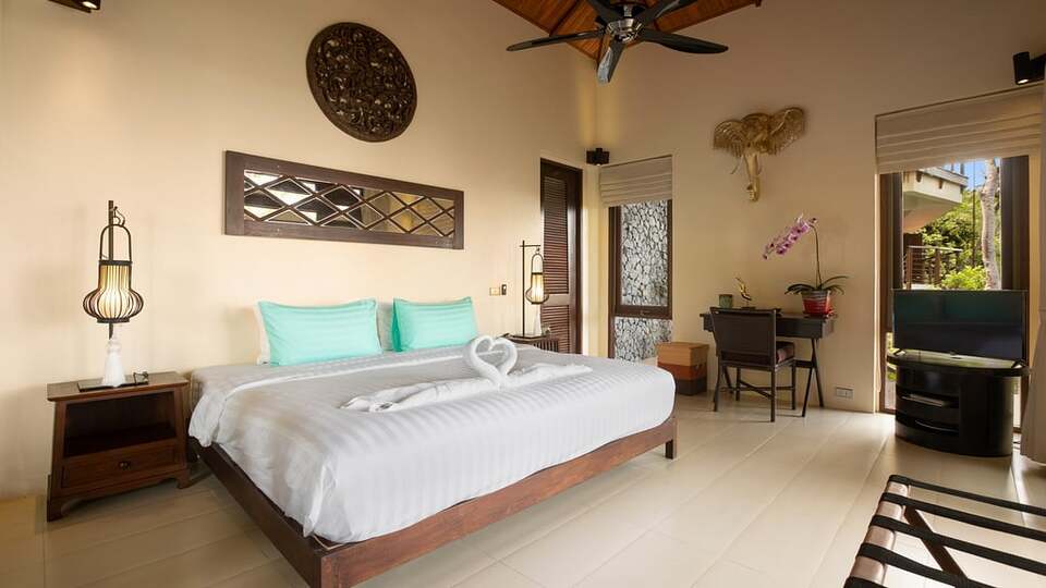 5 Star Sunset Rock Villa – Hillside Sunset Haven