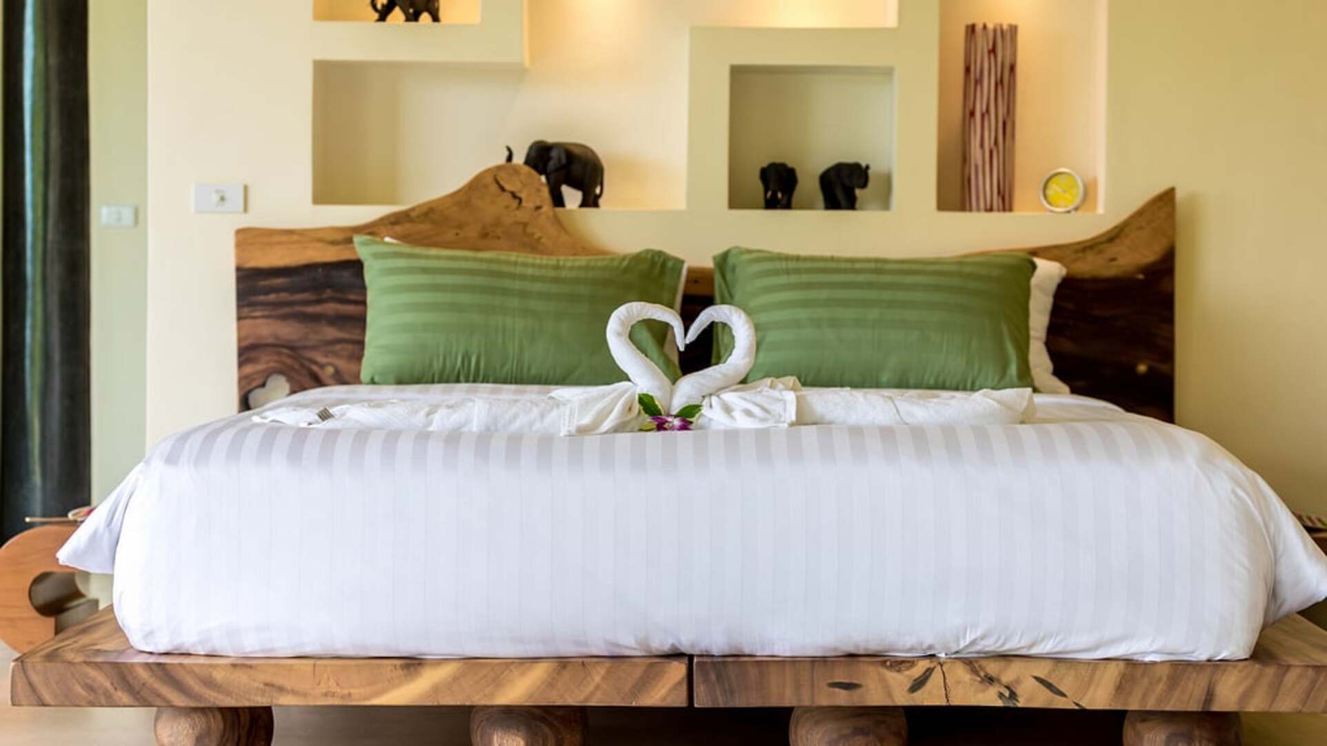 5 Star Sunset Rock Villa – Hillside Sunset Haven