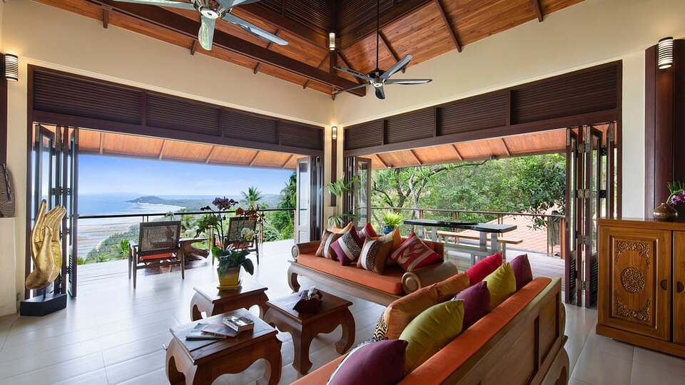 5 Star Sunset Rock Villa – Hillside Sunset Haven