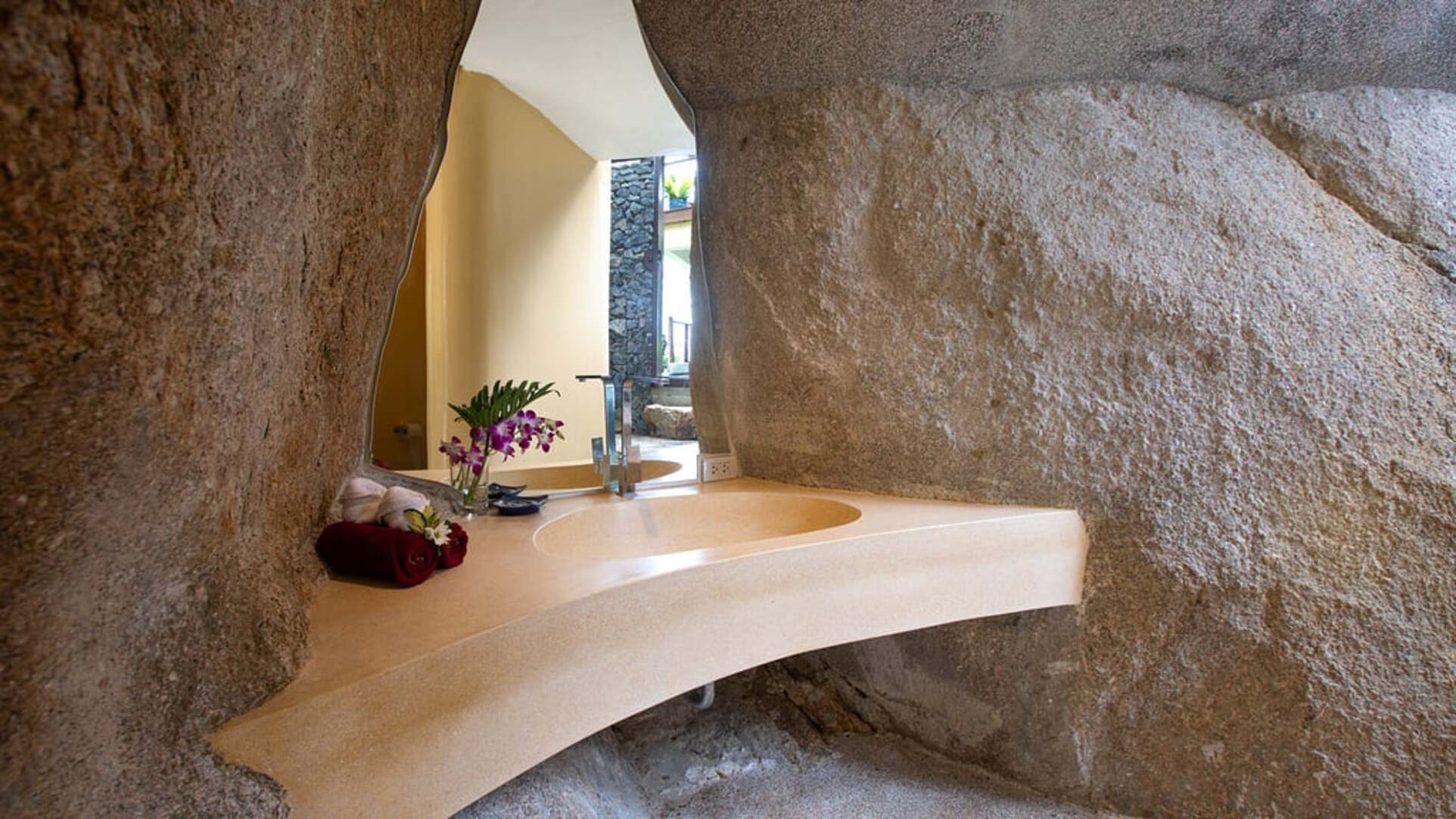 5 Star Sunset Rock Villa – Hillside Sunset Haven