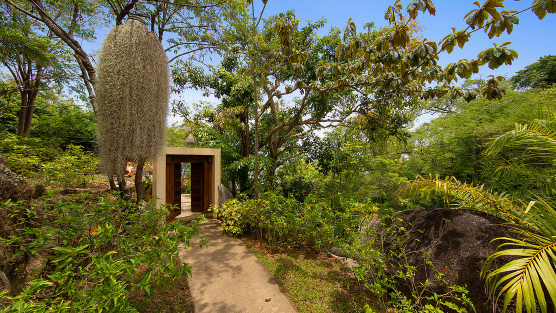 5 Star Sunset Rock Villa – Hillside Sunset Haven