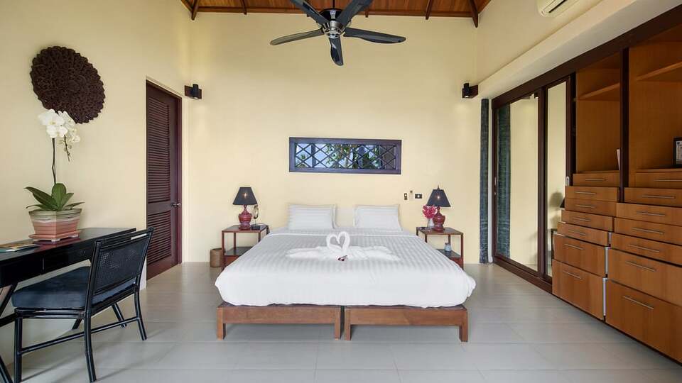 5 Star Sunset Rock Villa – Hillside Sunset Haven