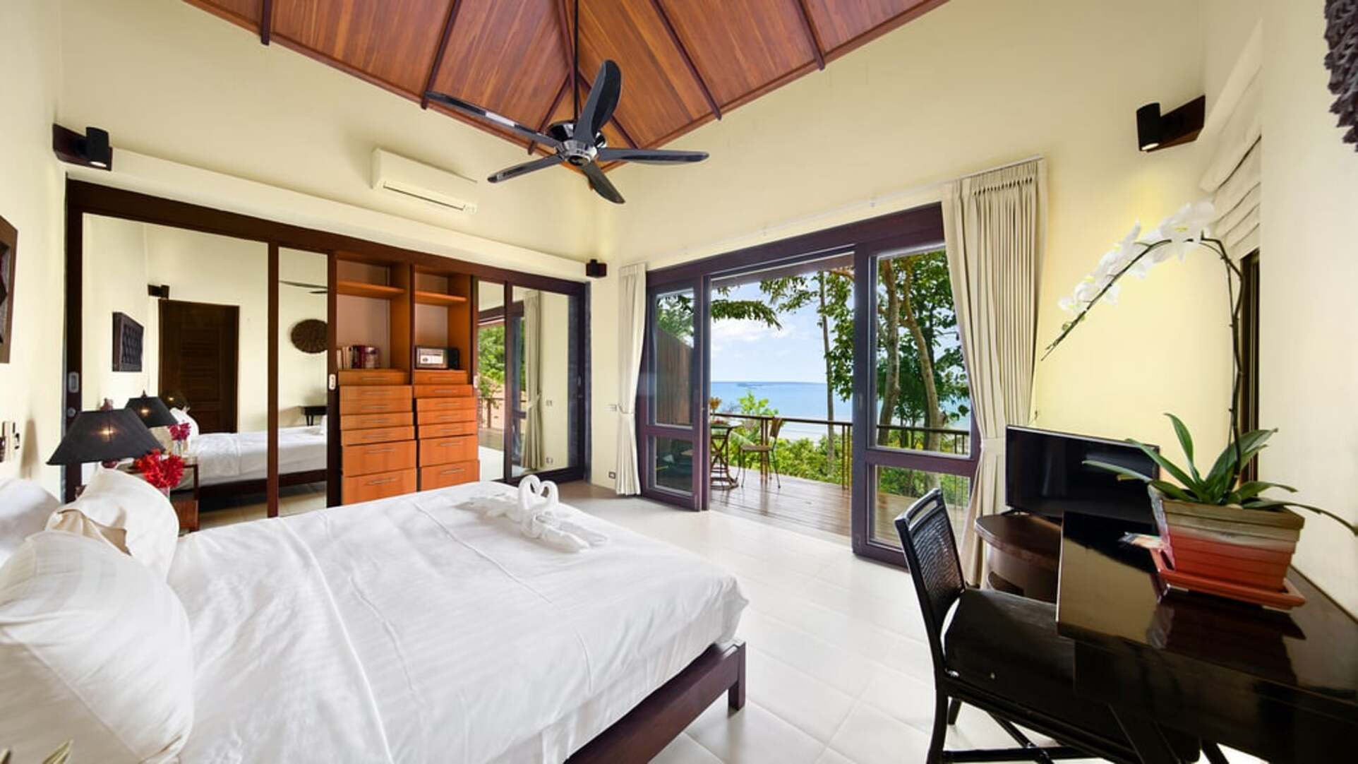 5 Star Sunset Rock Villa – Hillside Sunset Haven