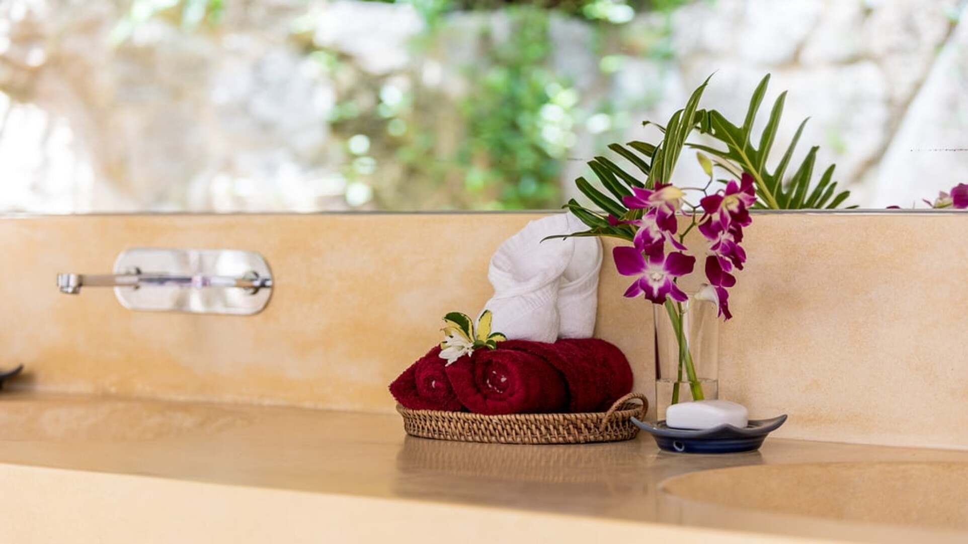 5 Star Sunset Rock Villa – Hillside Sunset Haven