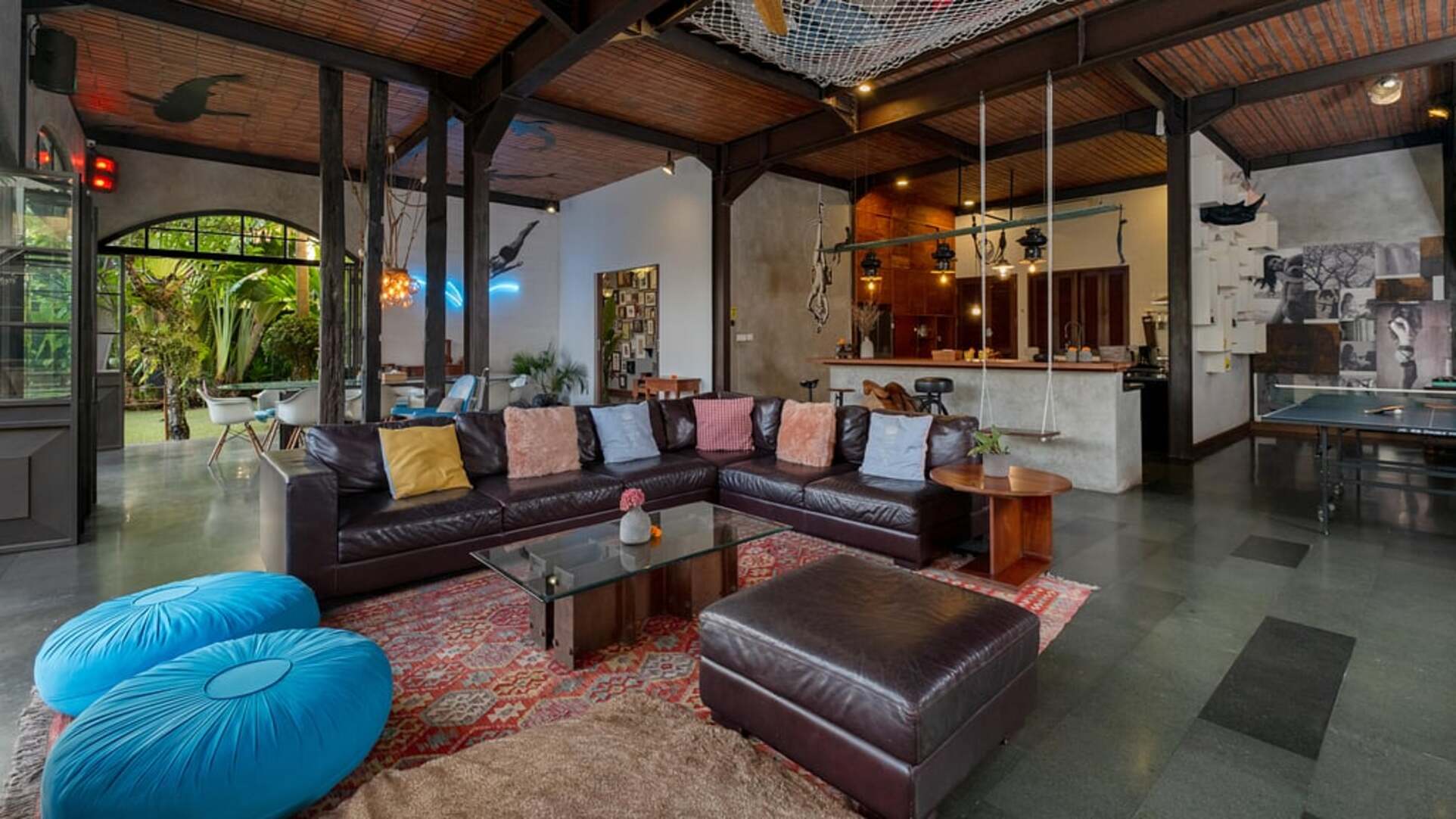 5 Star NicoNico Mansion – Eclectic Seminyak Mansion