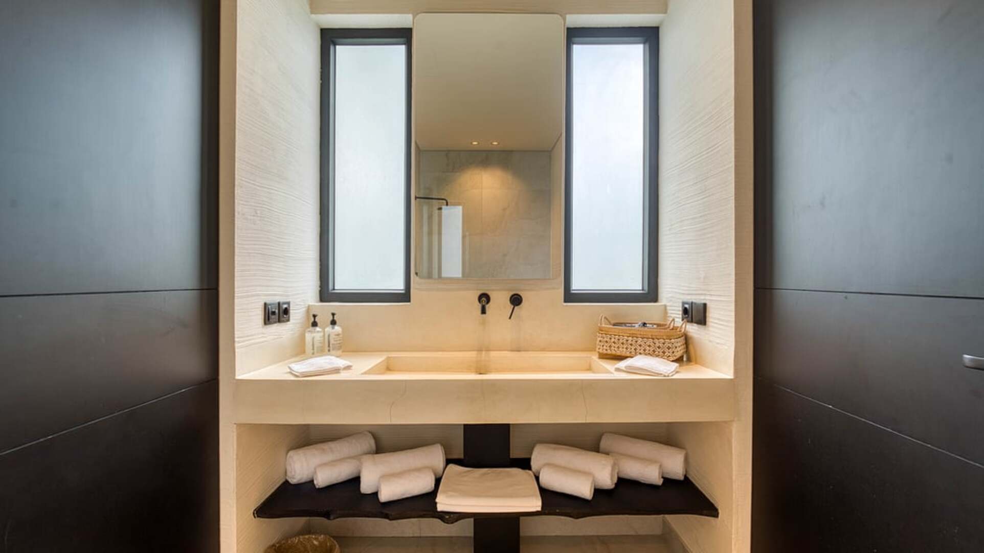 5 Star Villa Amara - Contemporary Tropical Luxury