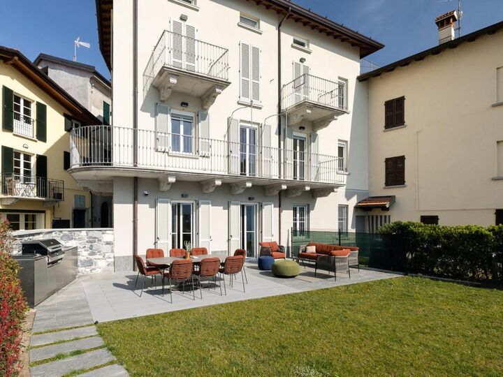 5 Star Vita B – Luxurious Lakefront Escape