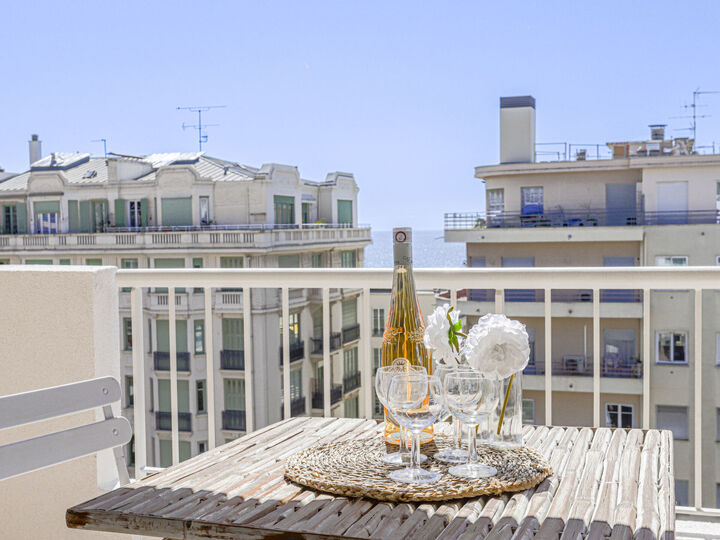2-Bedroom Beachside in Nice, Les Baumettes Apartment 1220, Nice, France