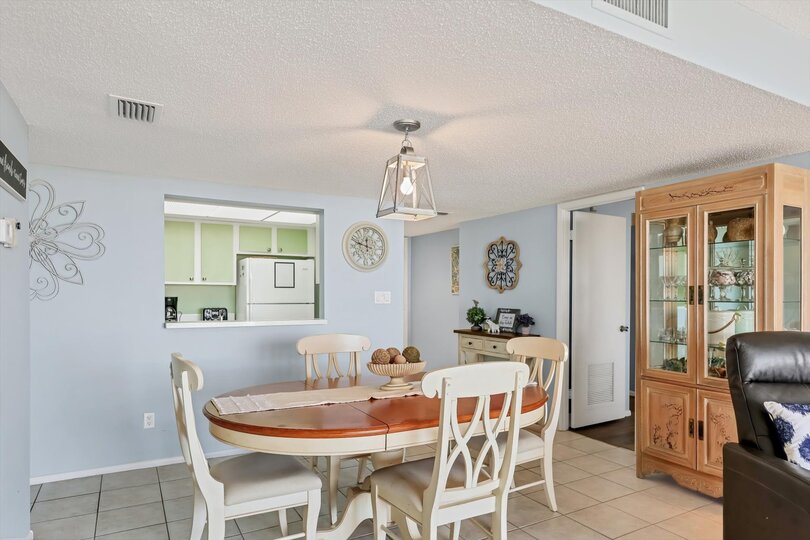 Dining Table Seats 4