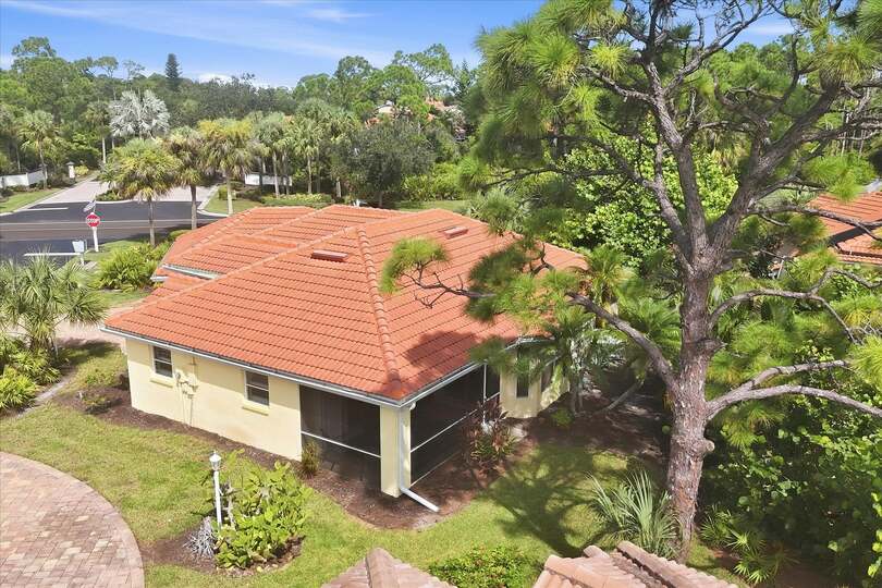Beautiful 2 bedroom, 2 bathroom home with additional sleep space in Brunt Store Marina resort