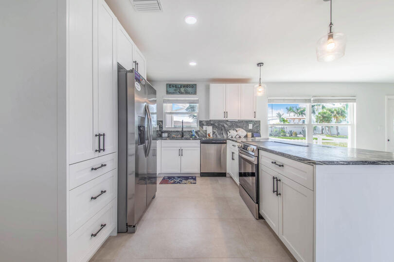 Bright, open, fully-equipped kitchen