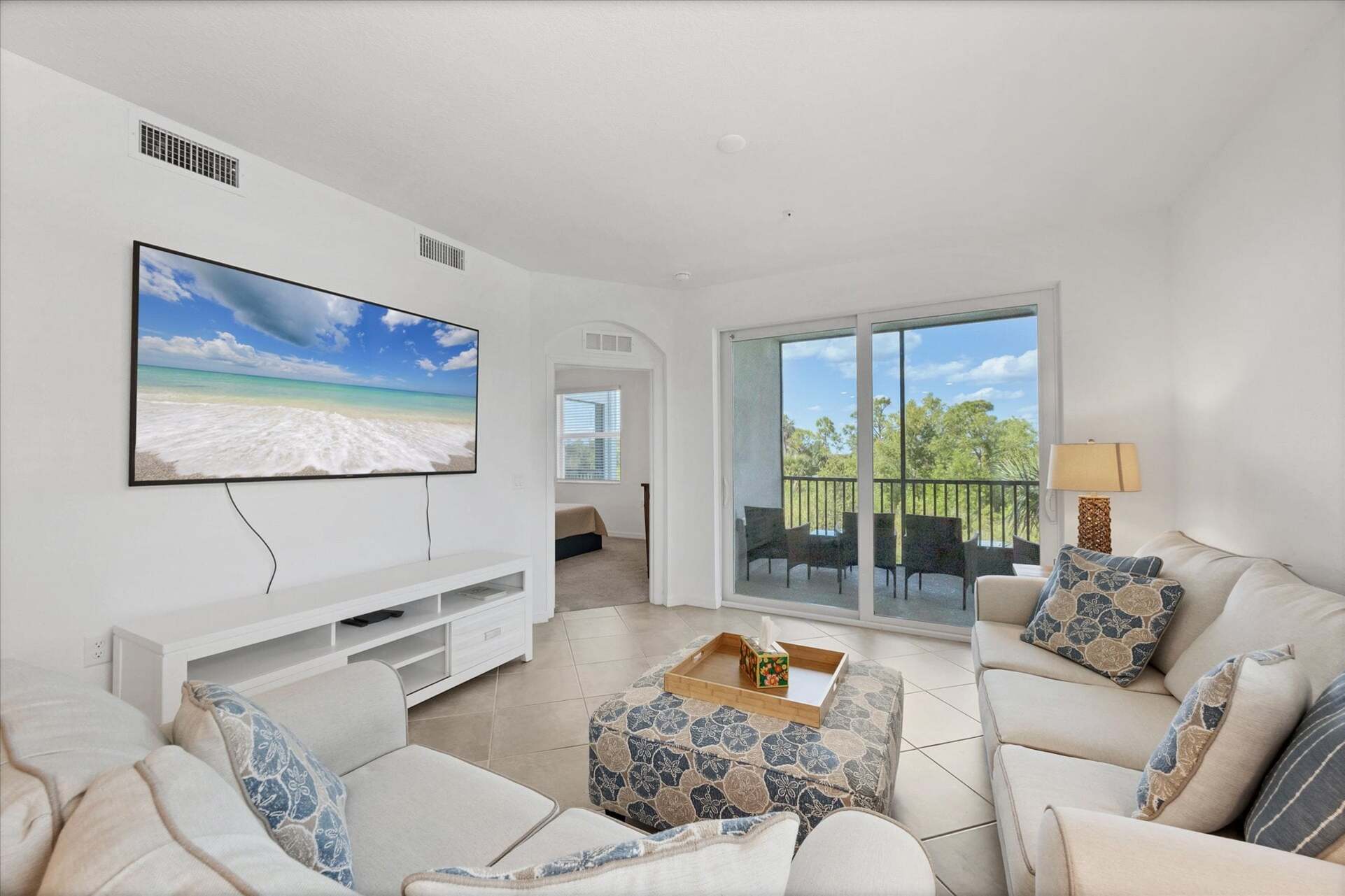 Beautiful 3 bedroom, 2 bathroom condo overlooking the nature preserve in Heritage Landing Golf Resort