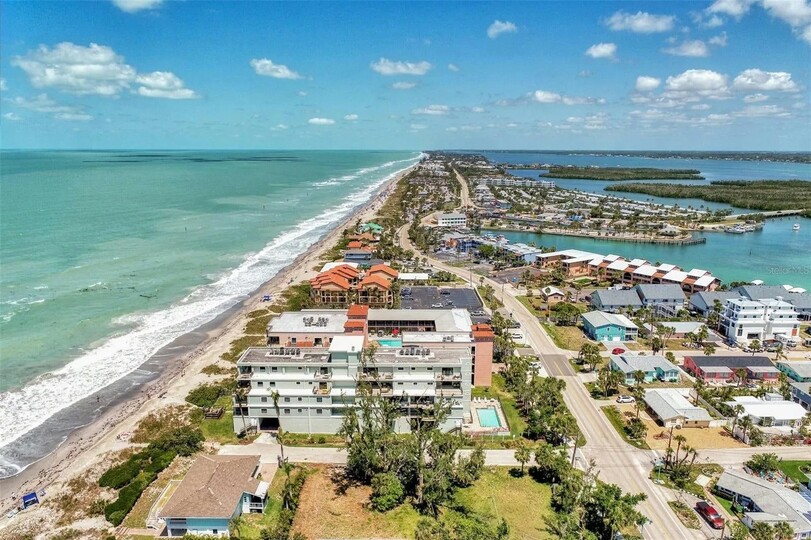 Beautiful 3 bedroom / 2 bathroom condo on Manasota Key