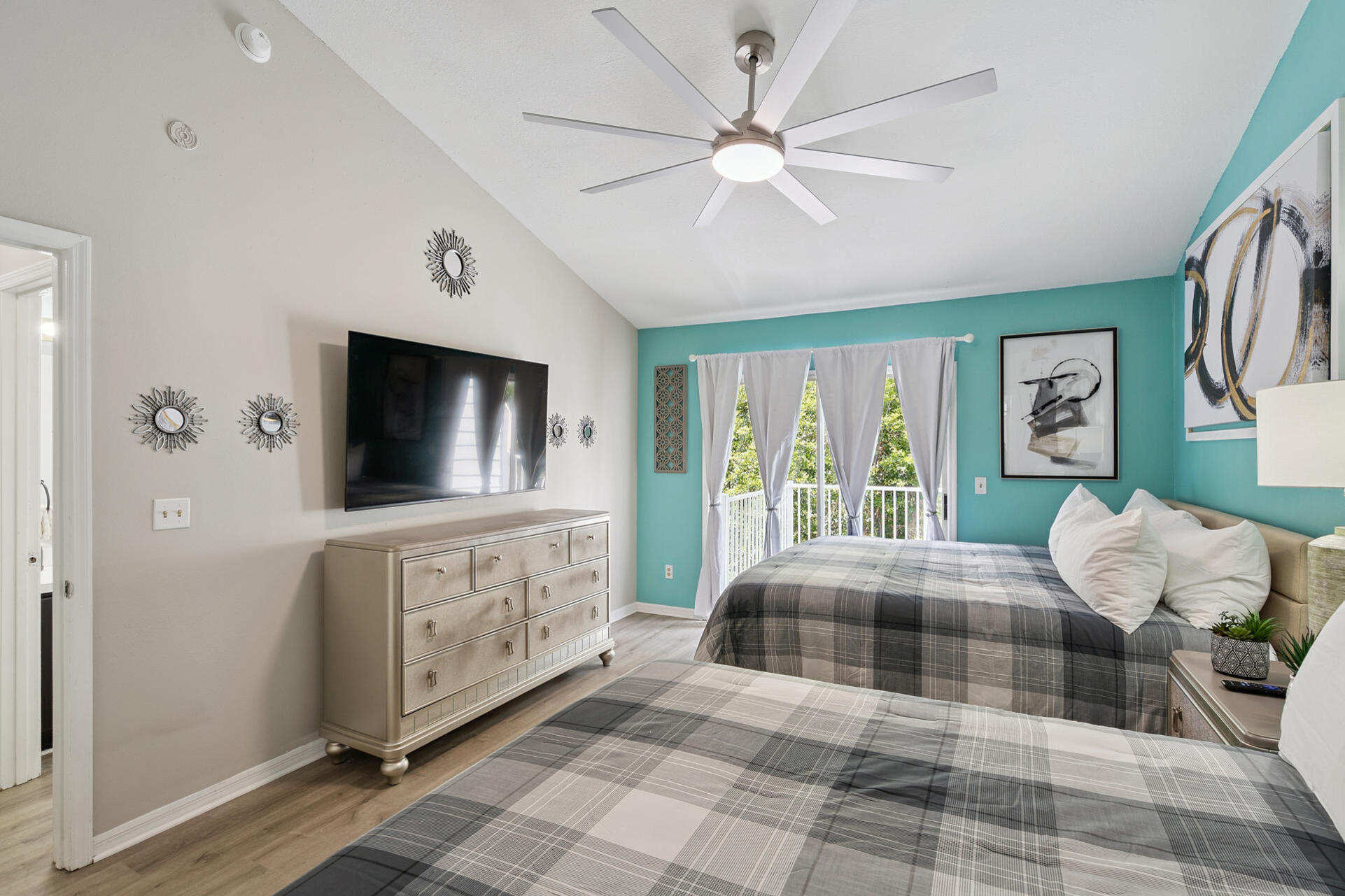 King/Double Bedroom Suite 1, 65" Roku TV