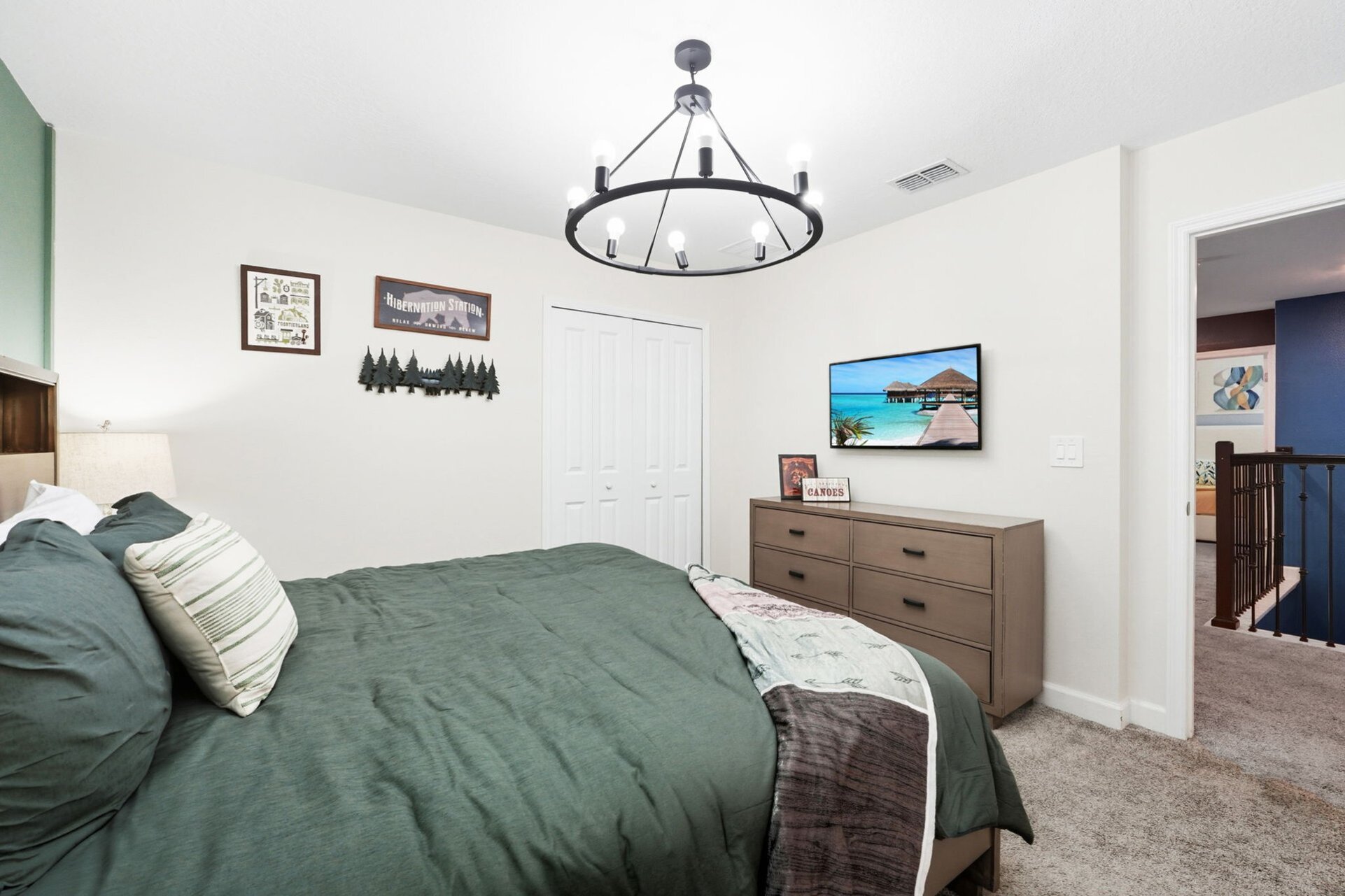Stunning 10 Bedroom Home in Davenport, 6705