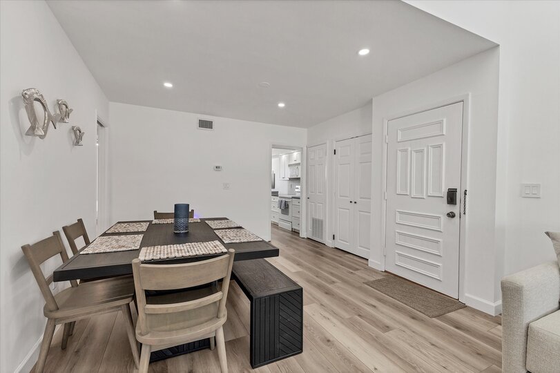 Dining table seats 6